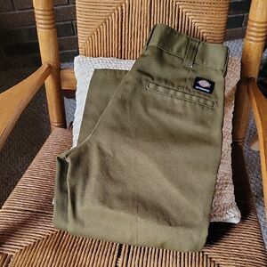 Dickies skateboarding twill pants, 30x32, army green